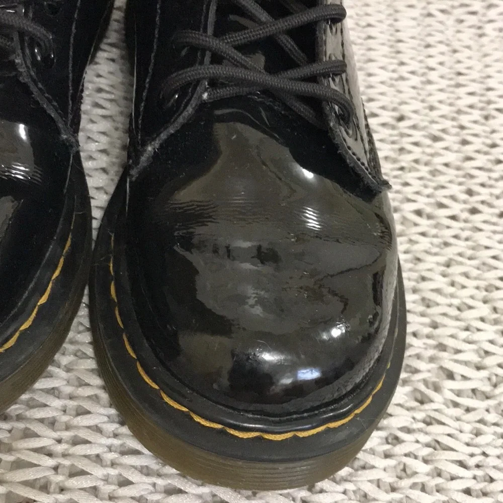 Doc Martens, the 1460 Junior Boots Black Patent